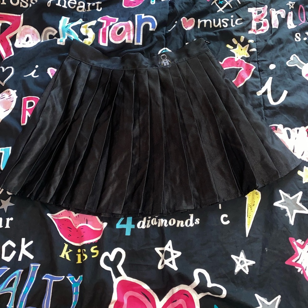 Elegant Black Pleated Skirt